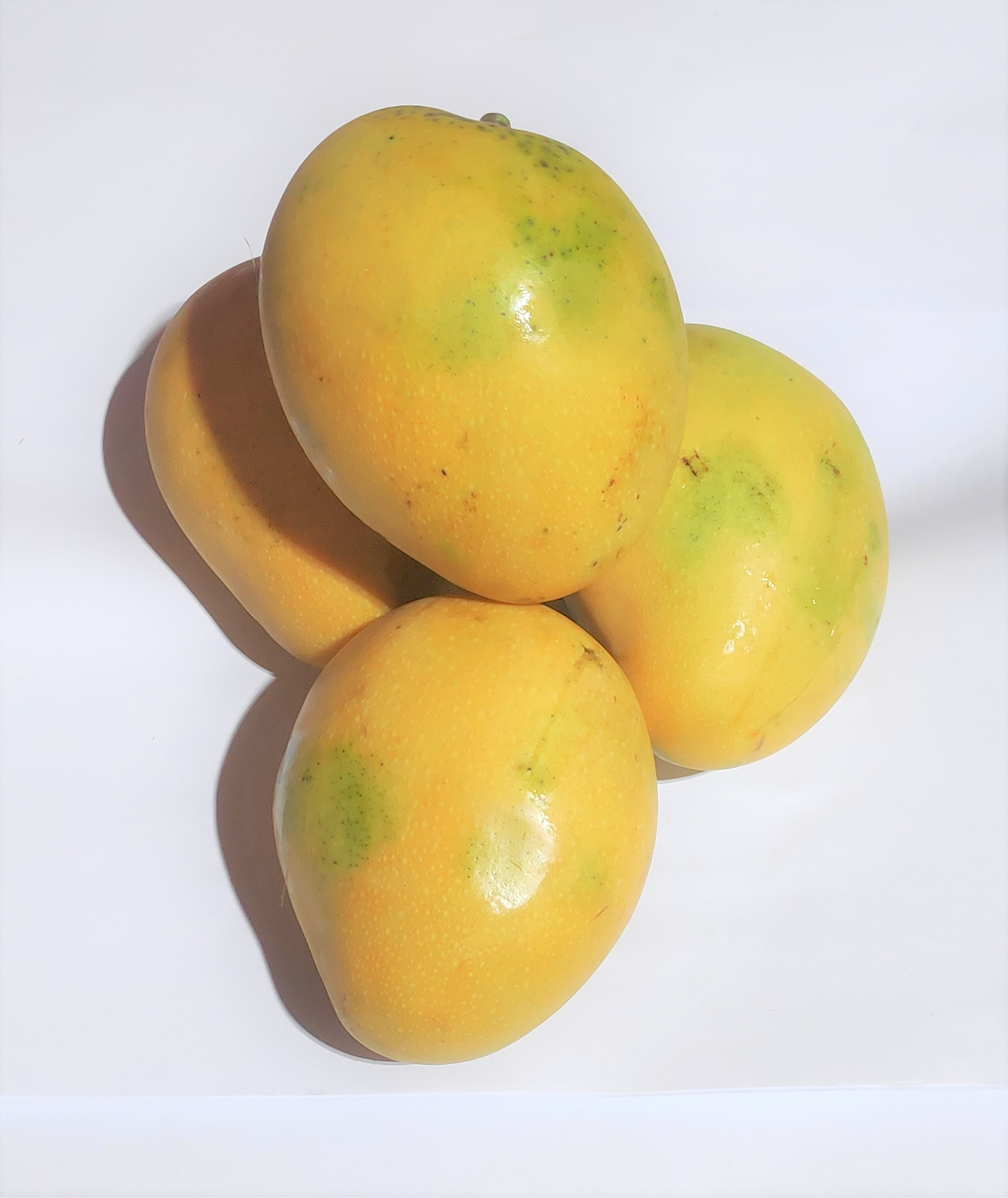 Mango Safeda 1kg _₹ 95 /-